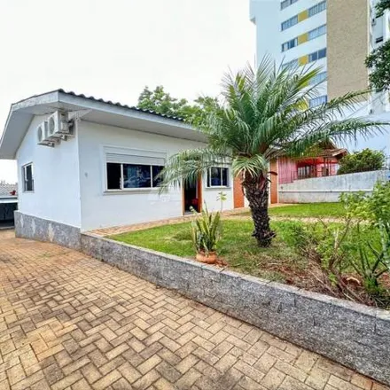 Buy this 3 bed house on Rua Iguaçu in Centro, Pato Branco - PR