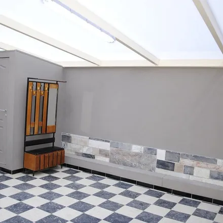 Rent this 3 bed apartment on Onkerzelestraat 168 in 9500 Geraardsbergen, Belgium