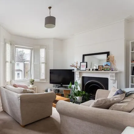 Image 3 - Earlsfield Road, London, SW18 4EL, United Kingdom - Apartment for rent