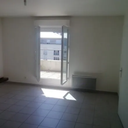 Image 7 - 124 Rue Jean Catelas, 95340 Persan, France - Apartment for rent