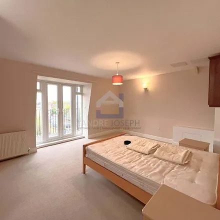 Rent this 4 bed apartment on Farnan Road in London, SW16 2EX