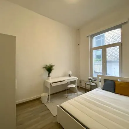 Rent this 7 bed apartment on Rue de la Ferme - Hoevestraat 103 in 1210 Saint-Josse-ten-Noode - Sint-Joost-ten-Node, Belgium