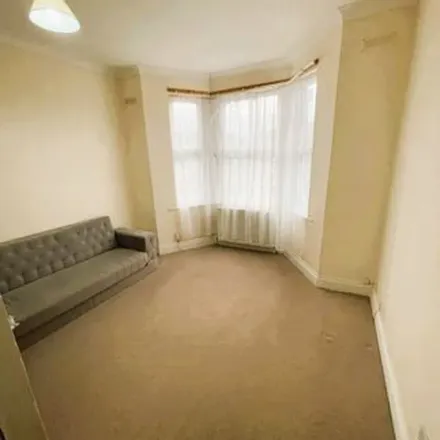 Image 2 - City Gates Church, 25-29 Clements Road, London, IG1 1BH, United Kingdom - Apartment for rent