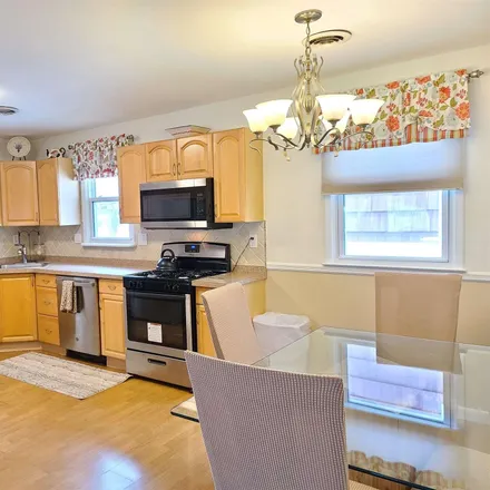 Image 2 - 400 North Suffolk Avenue, Ventnor Heights, Ventnor City, NJ 08406, USA - House for rent