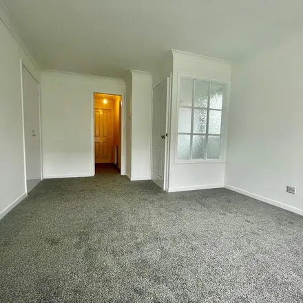 Image 3 - Fieldway Close, Farsley, LS13 1EG, United Kingdom - Apartment for rent