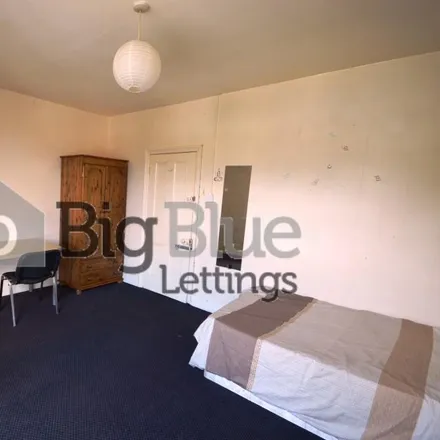 Image 6 - Back Manor Drive, Leeds, LS6 1GH, United Kingdom - Townhouse for rent