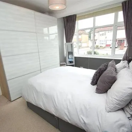 Rent this 1 bed apartment on Upper Rainham Road in London, RM12 4EQ