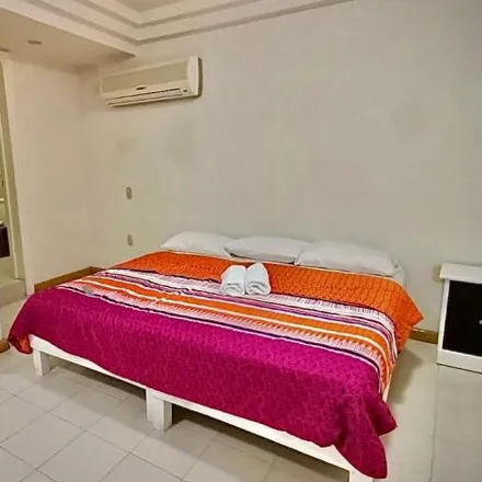 Rent this 4 bed house on Calle las Playas in Ciudad Renacimiento, 39300 Acapulco