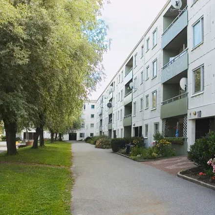 Rent this 4 bed apartment on Smaragdgatan 18 in 421 49 Gothenburg, Sweden