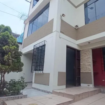 Buy this 5 bed house on Tiahuanaco in San Juan de Lurigancho, Lima Metropolitan Area 15427
