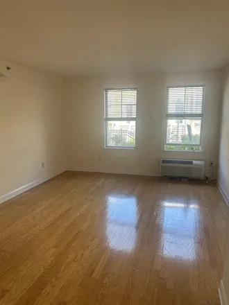 Image 2 - 14 Constitution Way, Jersey City, NJ 07305, USA - Condo for sale