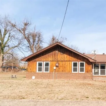 Buy this 3 bed house on 325 Folk Avenue in Bernie, Stoddard County