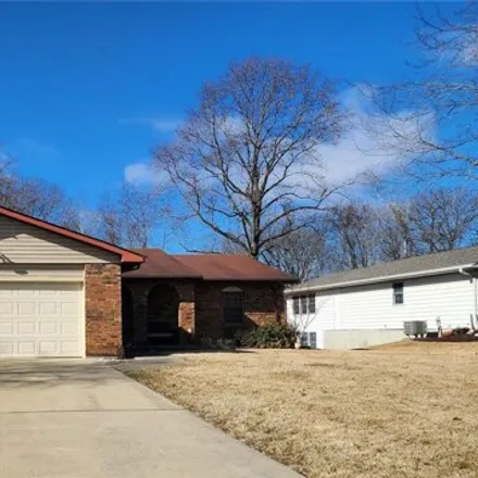 Buy this 3 bed house on 330 West Park Drive in Columbia, IL 62236