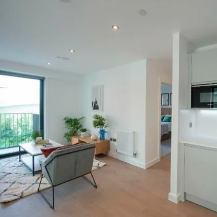 Image 3 - Sienna House, 24-34 Sutton Court Road, London, SM1 4SY, United Kingdom - Apartment for rent