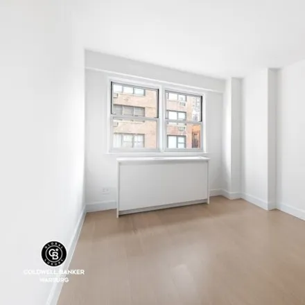 Image 6 - 245 East 35th Street, New York, NY 10016, USA - Apartment for sale