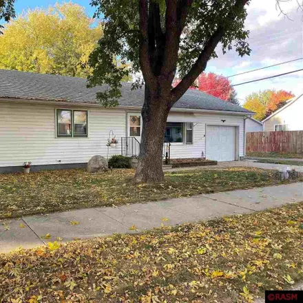 Buy this 3 bed house on 1006 12th South Street in New Ulm, MN 56073