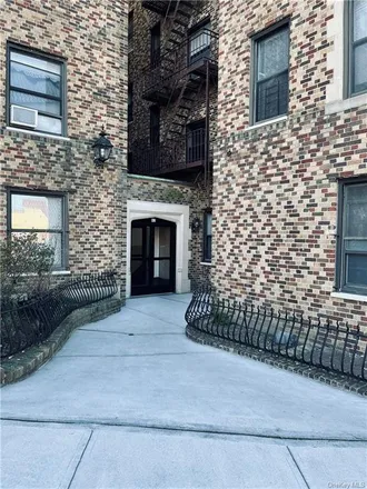 Buy this 3 bed condo on 82 A Caryl Avenue in Lowerre, City of Yonkers