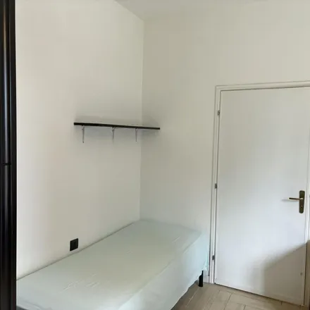 Rent this 5 bed apartment on Viale Ca' Granda - Via Valfurva in Viale Ca' Granda, 20162 Milan MI