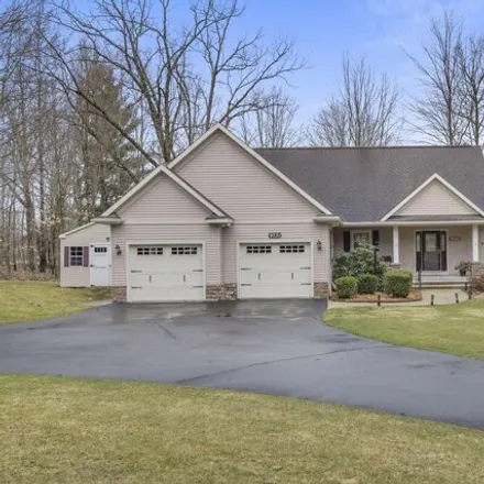 Buy this 5 bed house on 9701 Main Street in Morton Township, MI 49346