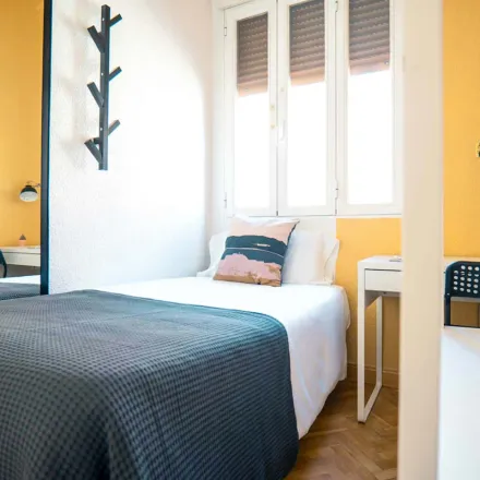 Image 7 - Sibuya, Calle de Ibiza, 28009 Madrid, Spain - Apartment for rent