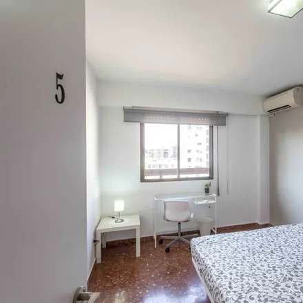 Rent this 5 bed room on Carrer del Pintor Genaro Lahuerta in 9, 46010 Valencia
