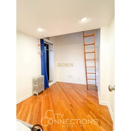Image 8 - 262 East 2nd Street, New York, NY 10009, USA - Apartment for rent
