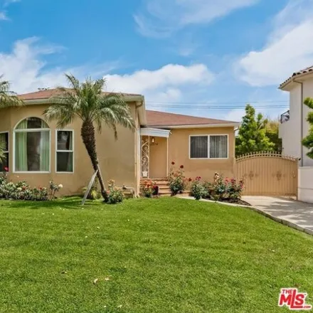Rent this 4 bed house on 10574 Ashton Avenue in Los Angeles, CA 90024