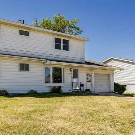 Buy this 4 bed house on 3211 44th Street Northeast in Cedar Rapids, IA 52402