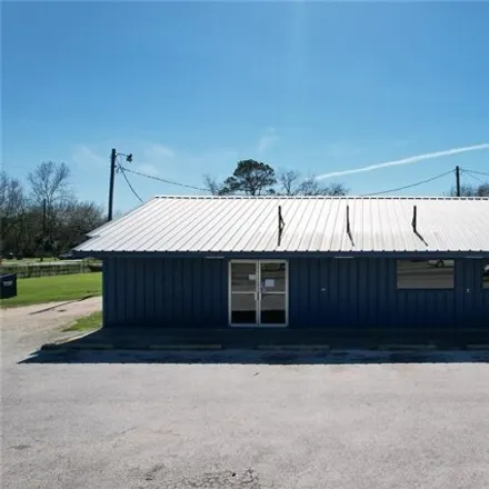 Buy this studio house on 629 East Main Street in Eagle Lake, TX 77434