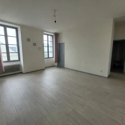 Rent this 2 bed apartment on Place de la Motte in 44110 Châteaubriant, France