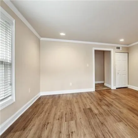 Image 3 - 2911 Constance Street, New Orleans, LA 70115, USA - House for sale