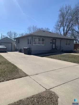 Image 1 - East 4th Street, Dell Rapids, SD 50722, USA - House for sale