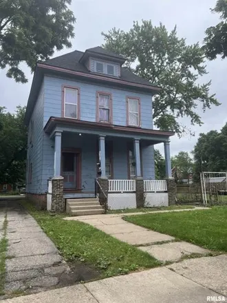 Buy this studio house on 922 N 5th St in Springfield, Illinois