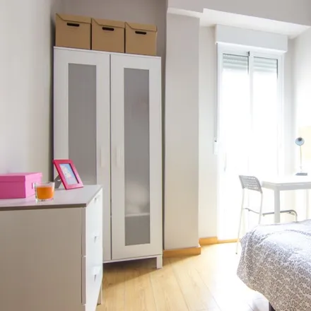 Rent this 7 bed room on Carrer del Mestre Racional in 10, 46005 Valencia