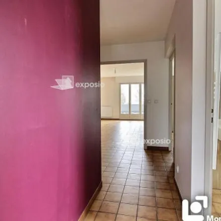 Rent this 3 bed apartment on 48 a Rue de Stalingrad in 38130 Échirolles, France
