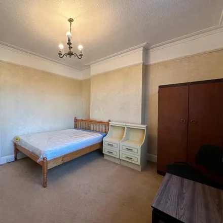 Rent this 1 bed room on Sinclair Grove in London, NW11 9HG