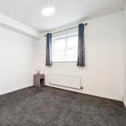 Image 5 - Delivery Office, Abbs Cross Gardens, London, RM12 4XJ, United Kingdom - Apartment for sale