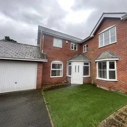 Rent this 4 bed house on Maes Berea in Bangor, LL57 4TQ