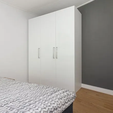 Rent this 4 bed apartment on Veilingstraat 4 in 3521 BH Utrecht, Netherlands