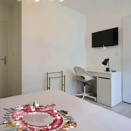 Image 1 - Résidence Alfred de Musset, 27 Rue Casimir Delavigne, 59037 Lille, France - Apartment for rent