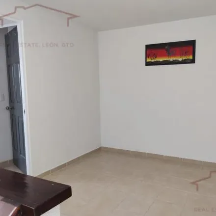 Rent this 3 bed house on Calle de los Viñedos in Viñedos, 37544