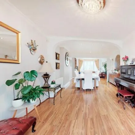 Image 4 - Basing Hill, Childs Hill, London, NW11 8TG, United Kingdom - Duplex for sale