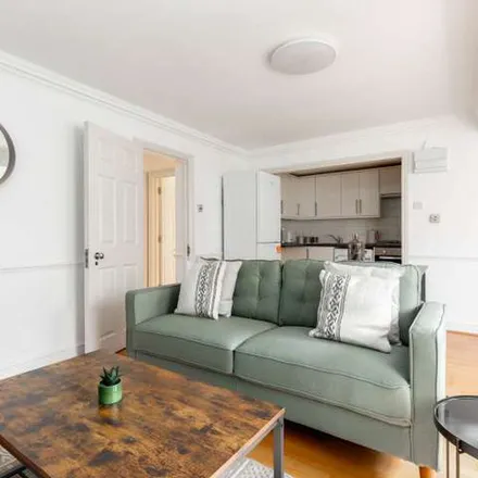 Rent this 2 bed apartment on 15 Girdlers Road in London, W14 0PS