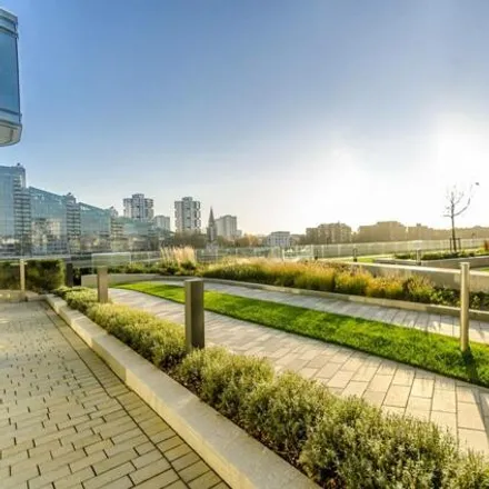 Image 9 - Chartwell House, Waterfront Drive, London, SW10 0BF, United Kingdom - Apartment for sale