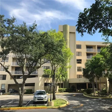 Rent this 2 bed condo on 901 Hillcrest Drive in Hollywood, FL 33021