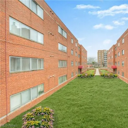 Image 1 - Golfview, 3363 Warrensville Center Road, Shaker Heights, OH 44128, USA - Apartment for rent