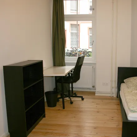 Rent this 3 bed room on B&B Saloon in Cornelius-Fredericks-Straße 9, 13351 Berlin
