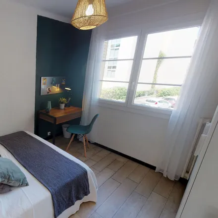 Rent this 4 bed room on 49 rue du Faubourg Saint Jaumes