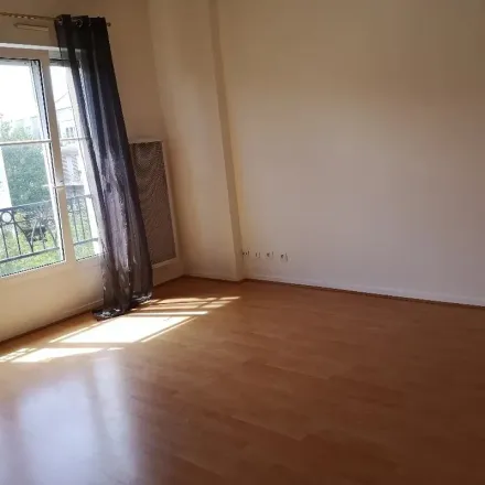 Rent this 2 bed apartment on 1 Place Charles de Gaulle in 78960 Voisins-le-Bretonneux, France