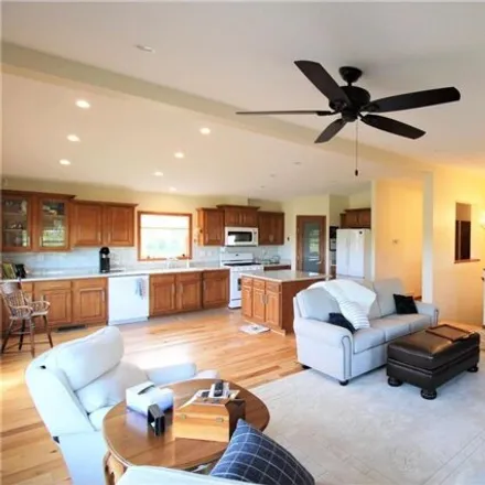 Image 5 - 626 West River Drive, New London, Kandiyohi County, MN 56273, USA - Apartment for sale